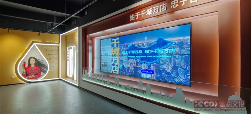 如何利用展覽廳設(shè)計(jì)來展示傳統(tǒng)工藝和手工藝品的創(chuàng)新和發(fā)展？